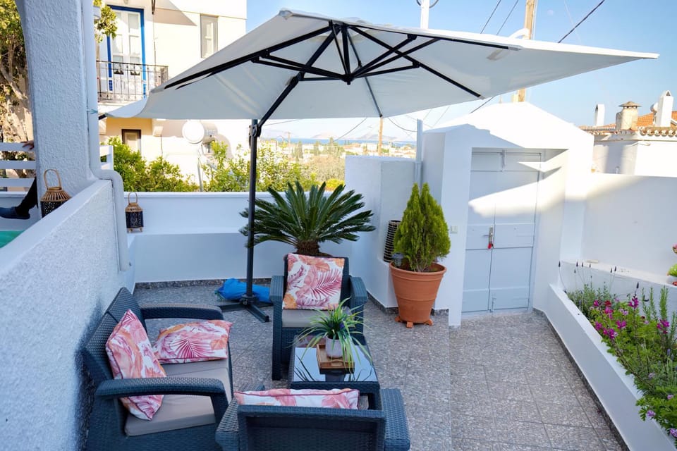 Patio, Garden, View (from property/room), Seating area, Dining area, Garden view