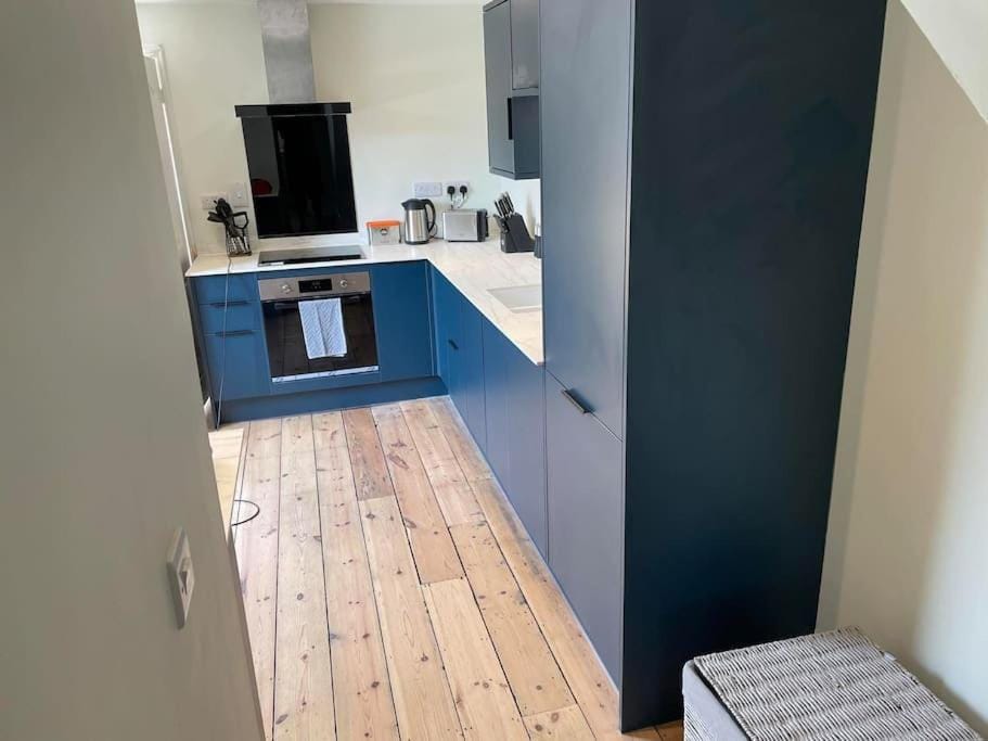 Kitchen or kitchenette, oven, stove