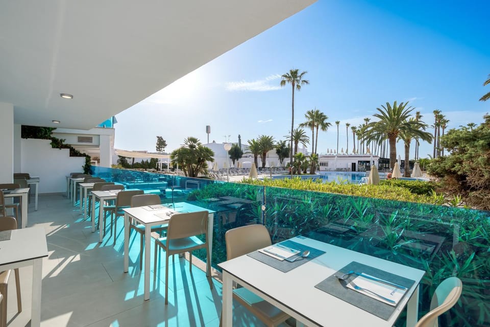 Restaurant/places to eat, Dining area