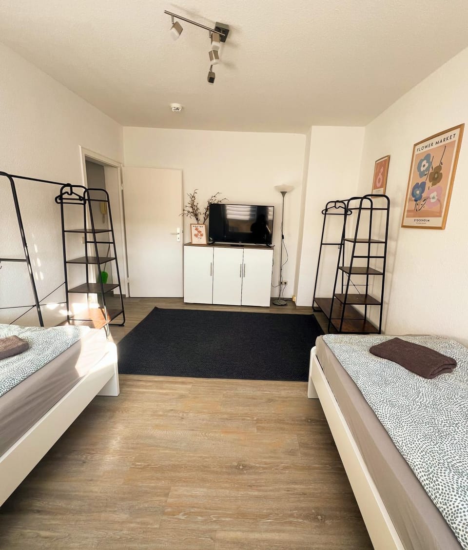 Bed, TV and multimedia, Photo of the whole room, Bedroom