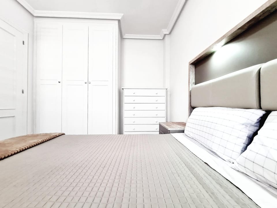 Bed, Photo of the whole room, Bedroom, wardrobe