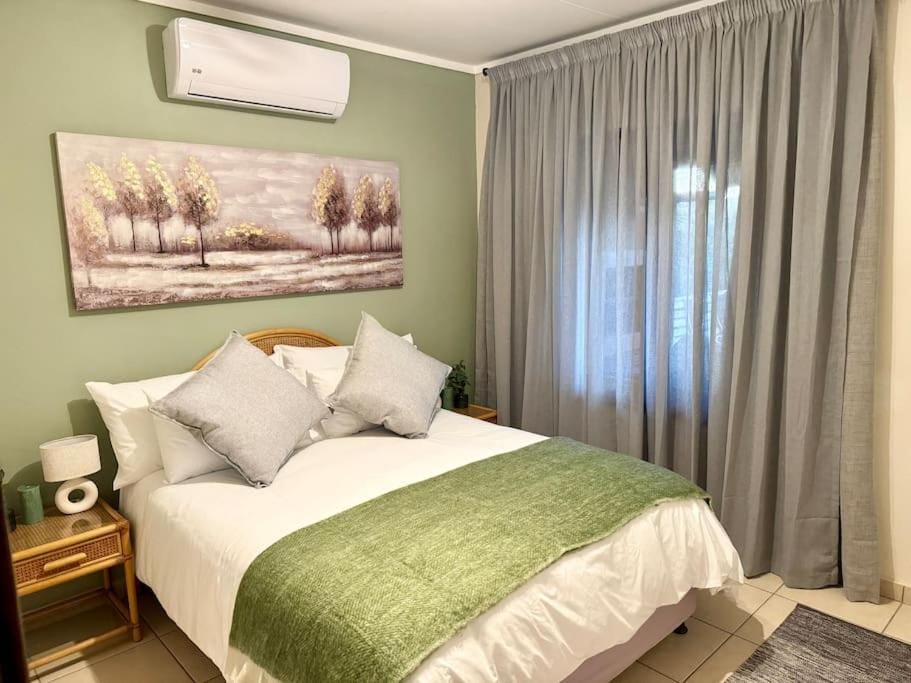 Bedroom, air conditioner