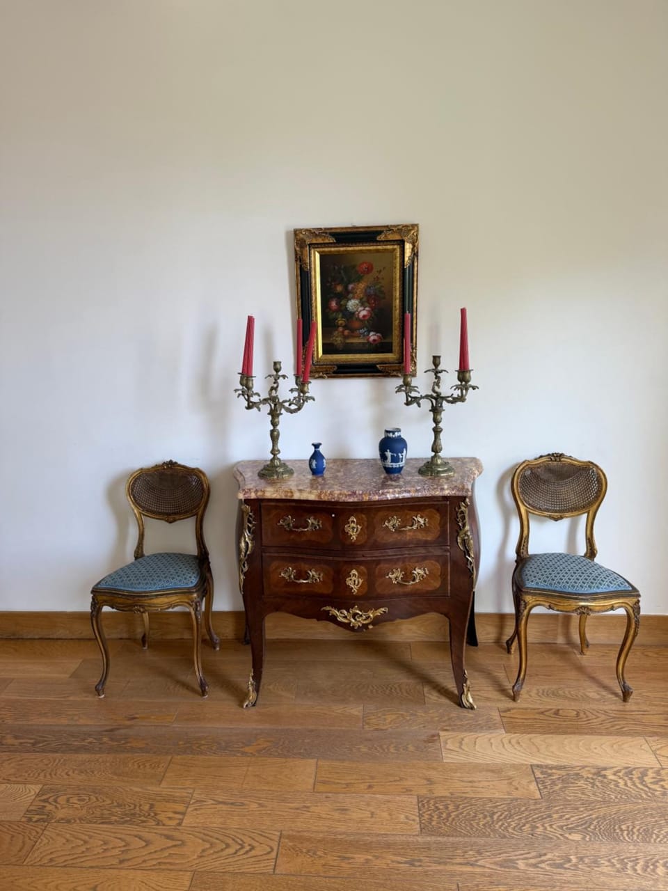 Living room, Decorative detail