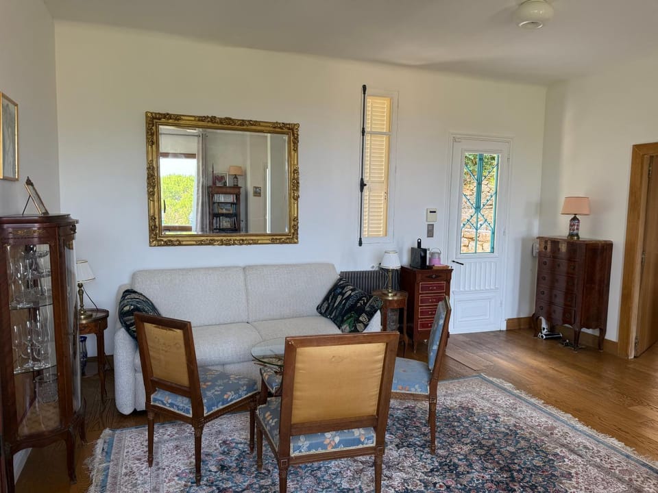 Seating area