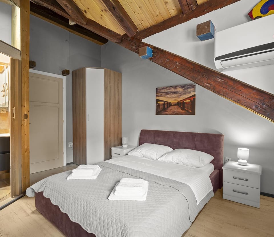 Bedroom, wardrobe
