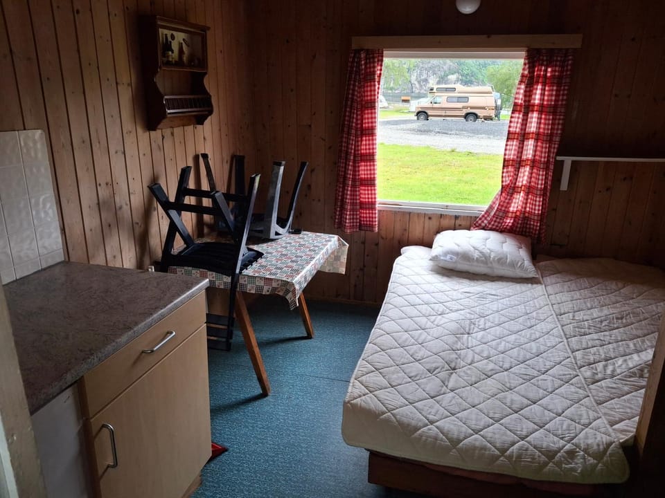 Kitchen or kitchenette, Dining area, Bedroom