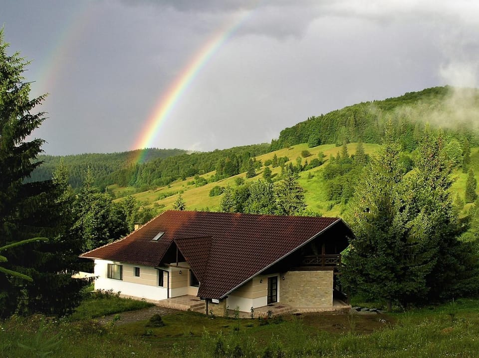 Property building, Day, Natural landscape, Mountain view