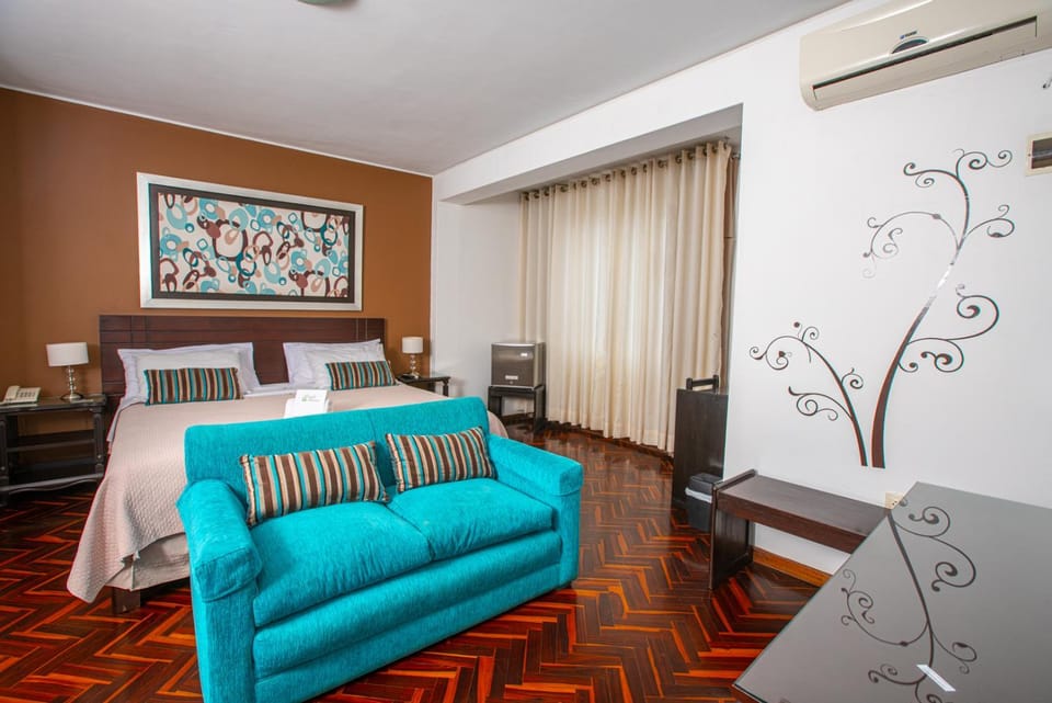 TV and multimedia, Photo of the whole room, Bedroom, air conditioner