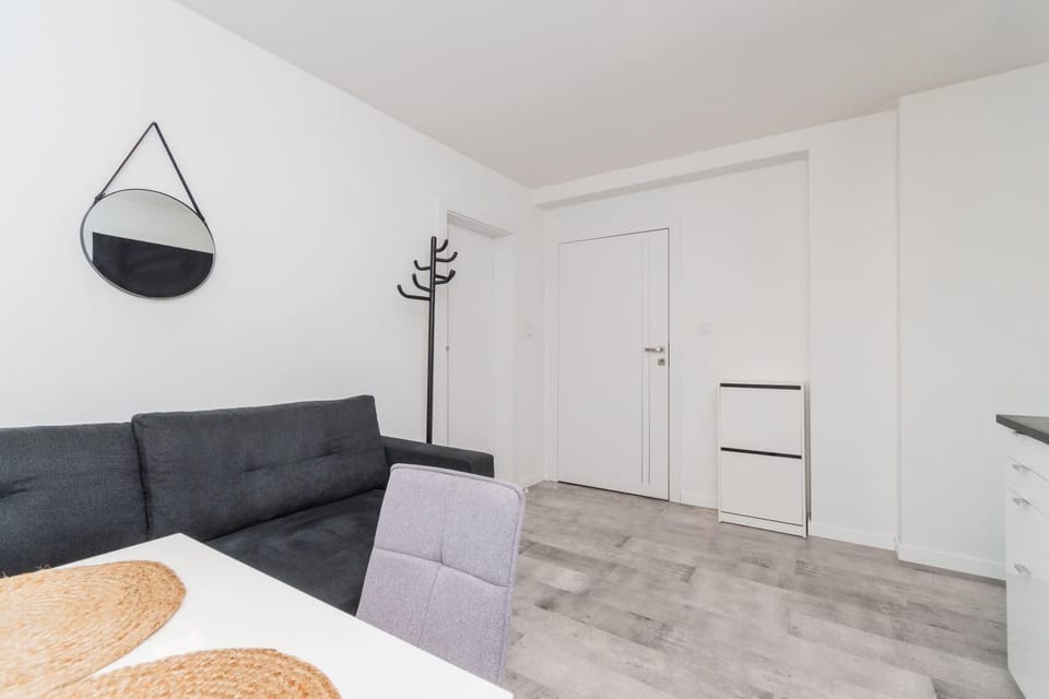 Bed, Living room, Photo of the whole room, Seating area