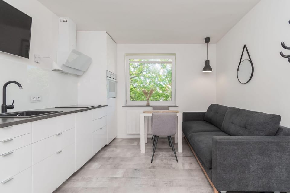 TV and multimedia, Kitchen or kitchenette, Living room, Seating area, Dining area