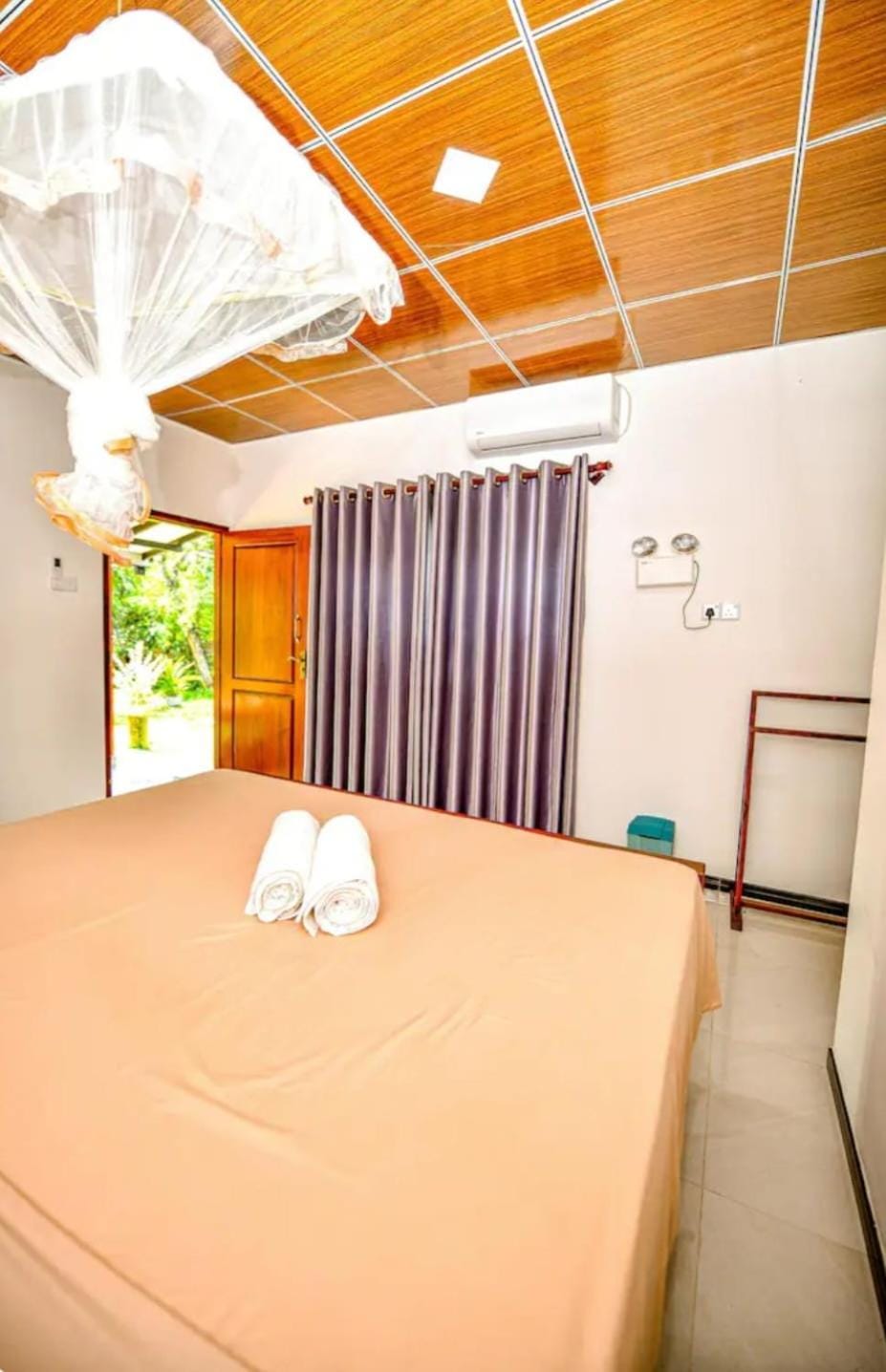 Pinnacle Safari Resort Bed and Breakfast in Uva Province, Sri Lanka