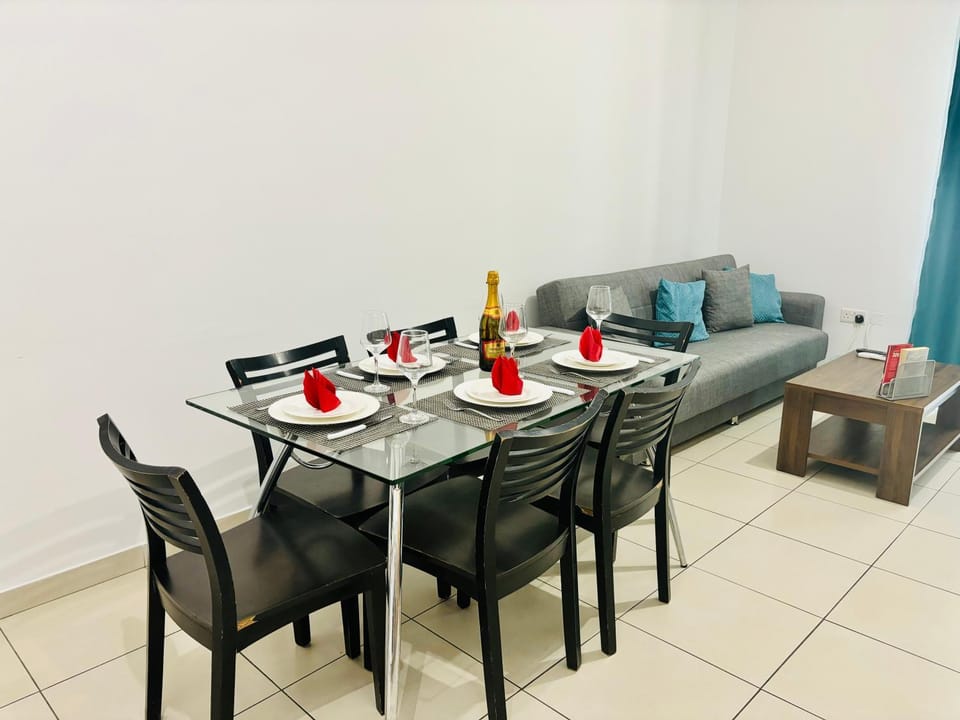 Living room, Dining area