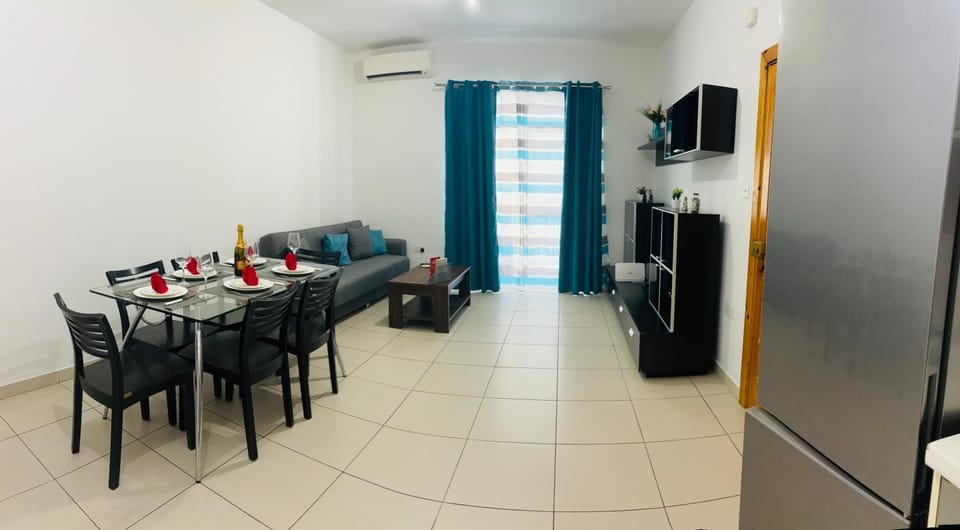TV and multimedia, Living room, Seating area, Dining area, air conditioner