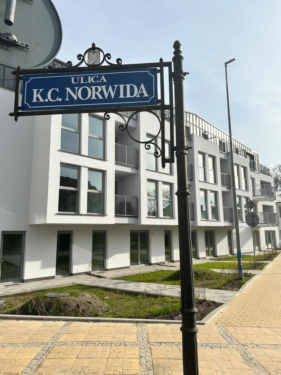 Property building, Neighbourhood, Street view, Location