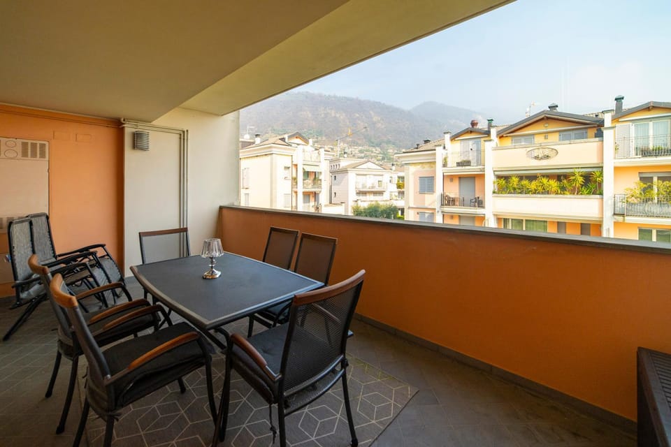 Balcony/Terrace, flat iron, internet
