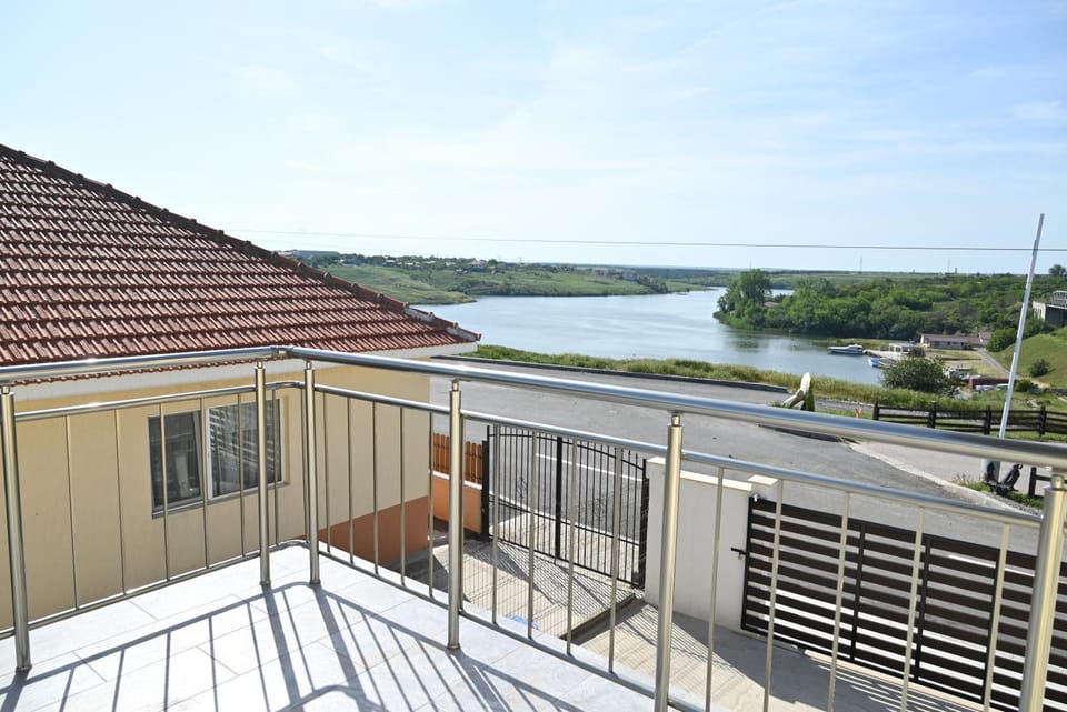 Balcony/Terrace, Lake view