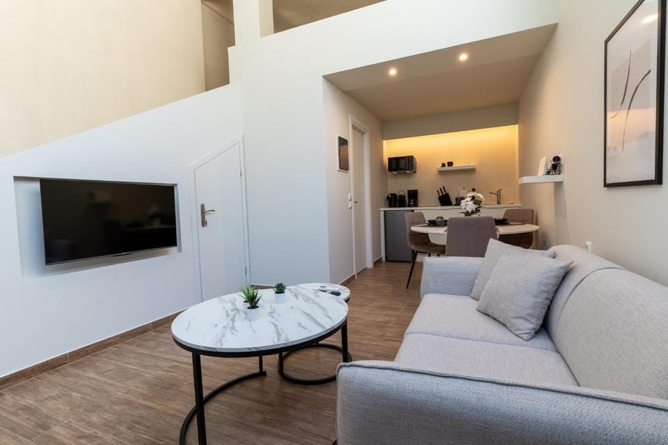 TV and multimedia, Kitchen or kitchenette, Living room, Seating area, Dining area