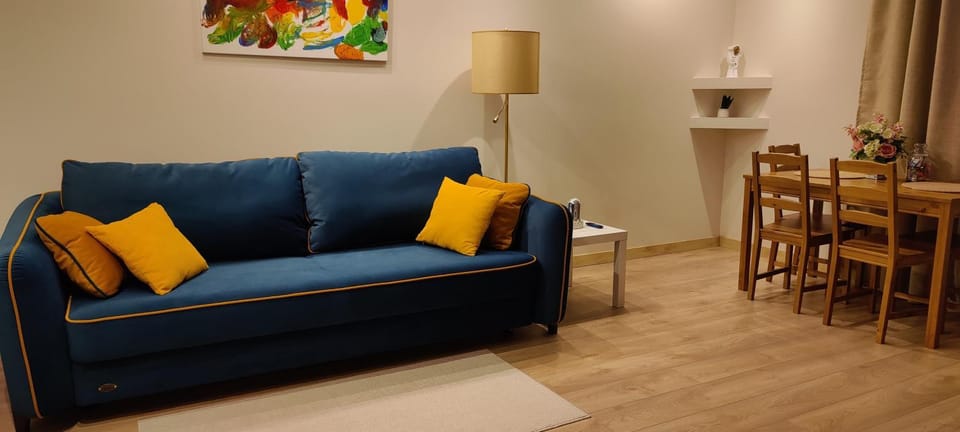 Bed, Living room, Seating area, Dining area