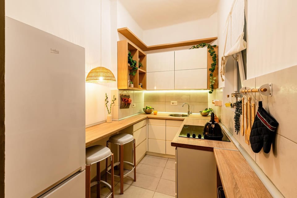 Kitchen or kitchenette, dishwasher, oven, stove
