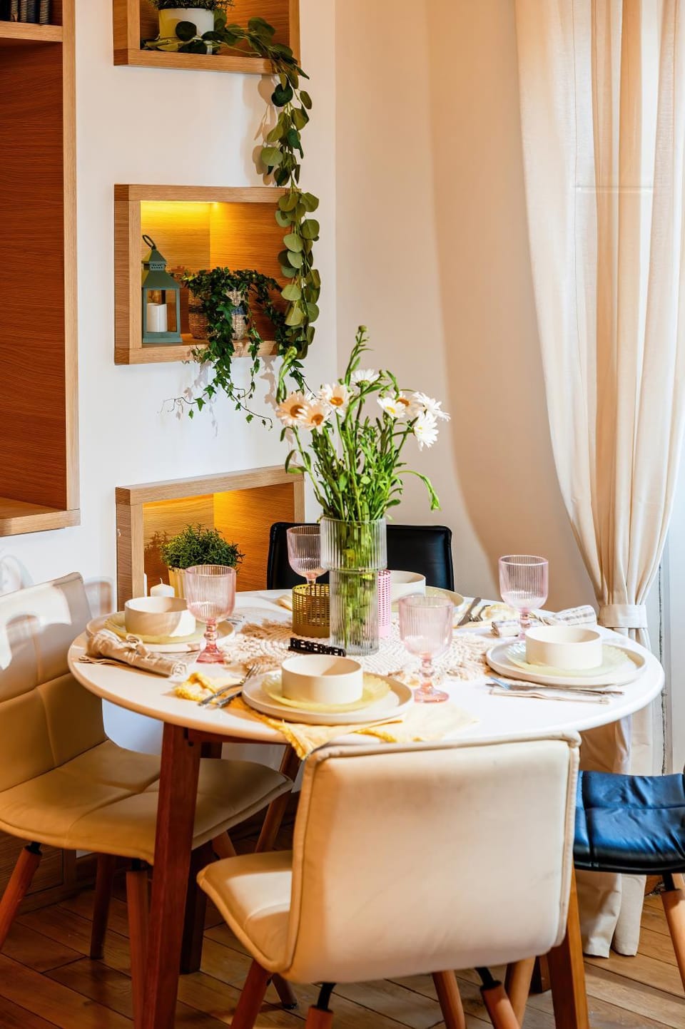 Decorative detail, Dining area