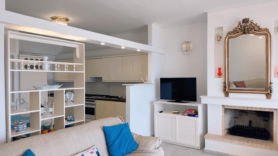 TV and multimedia, Kitchen or kitchenette
