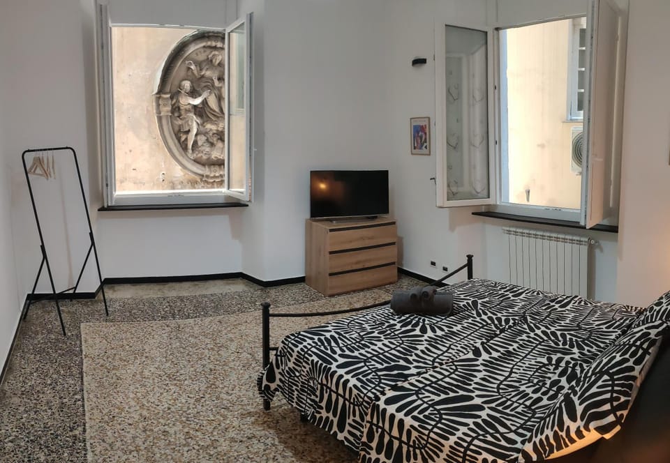 Bed, TV and multimedia, Photo of the whole room, Bedroom, internet