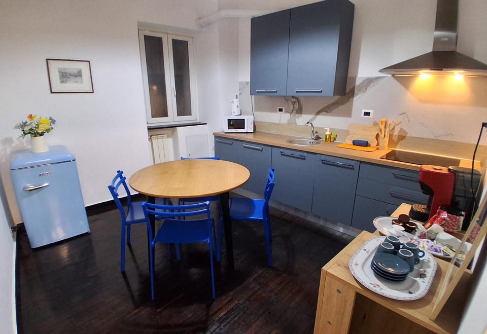 Kitchen or kitchenette, Dining area, stove