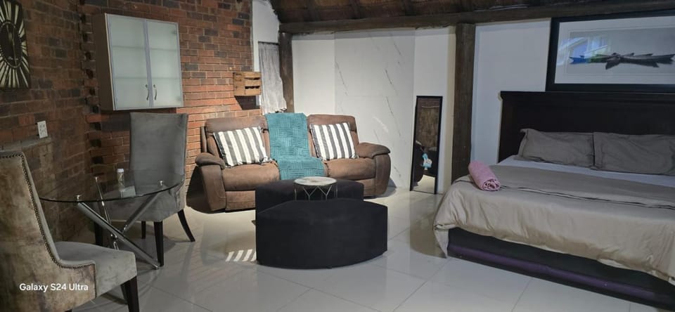 Communal lounge/ TV room, Bed, Bedroom