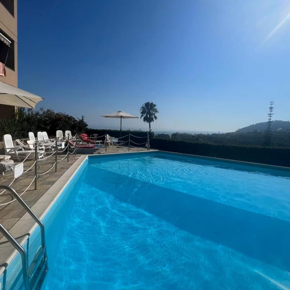 Natural landscape, City view, Mountain view, Pool view, Swimming pool, Swimming pool, sunbed