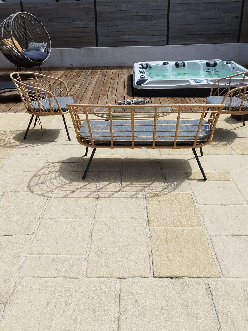 Patio, Spa and wellness centre/facilities