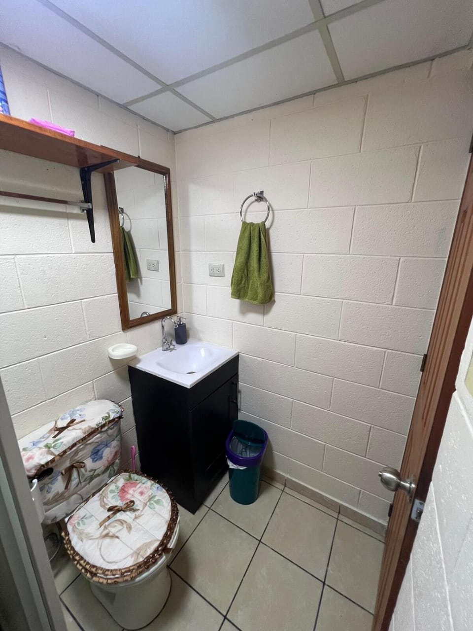 Toilet, Bathroom, towels