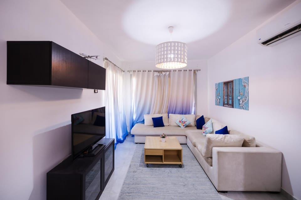TV and multimedia, Living room, Seating area, air conditioner