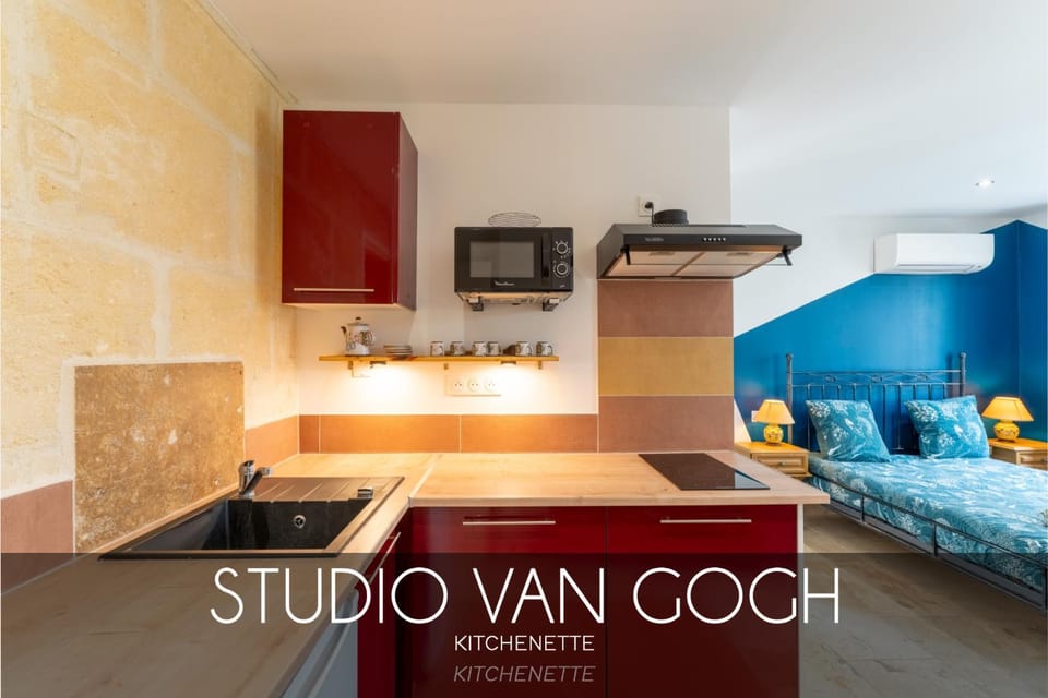 Kitchen or kitchenette, microwave, stove