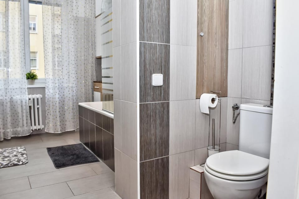 Toilet, Bathroom, towels