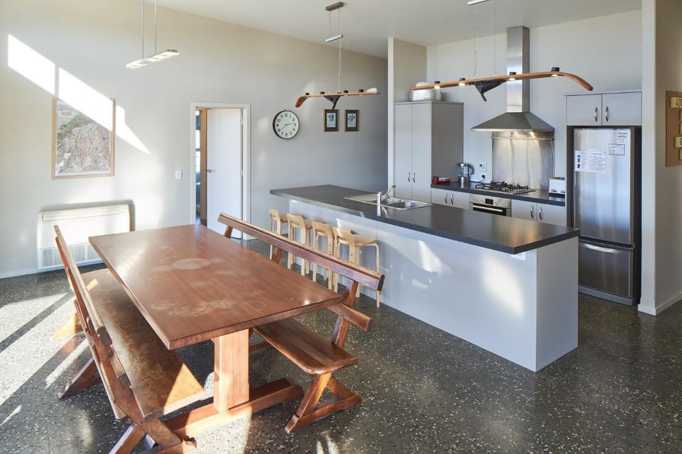Dining area, kitchen