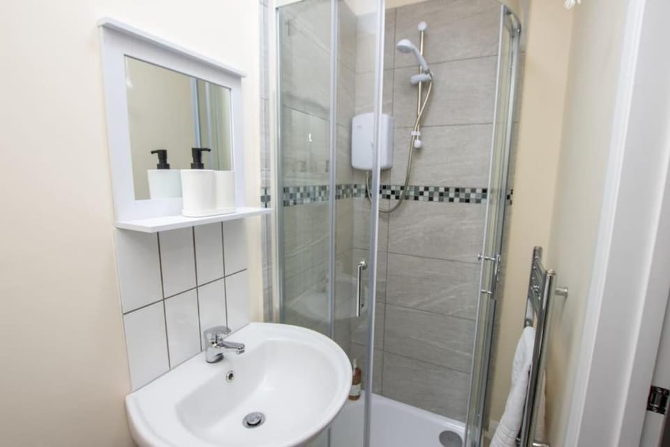 Modern Apartment Off-Road Parking King Bed Suite 2 Apartment in Nottingham