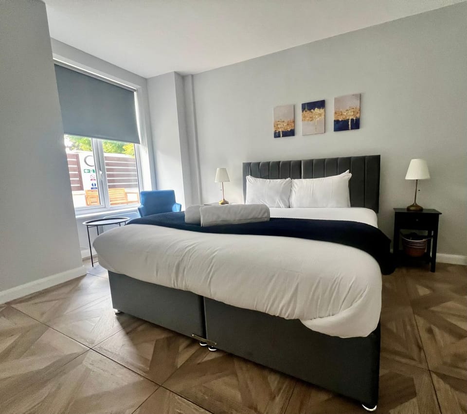 Modern Apartment Off-Road Parking King Bed Suite 2 Apartment in Nottingham
