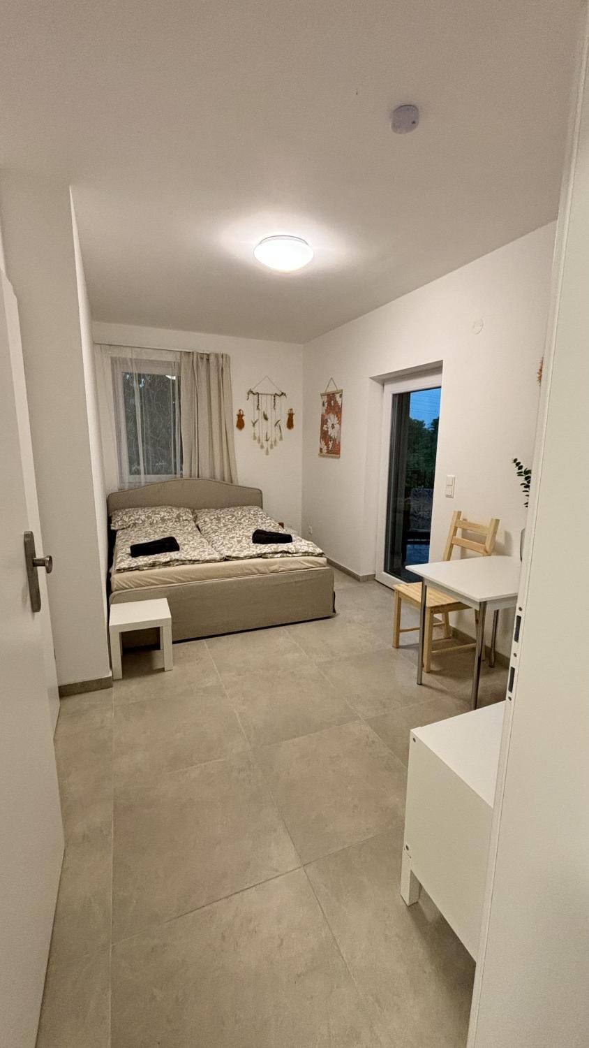 Bed, Photo of the whole room, Seating area, Bedroom, towels