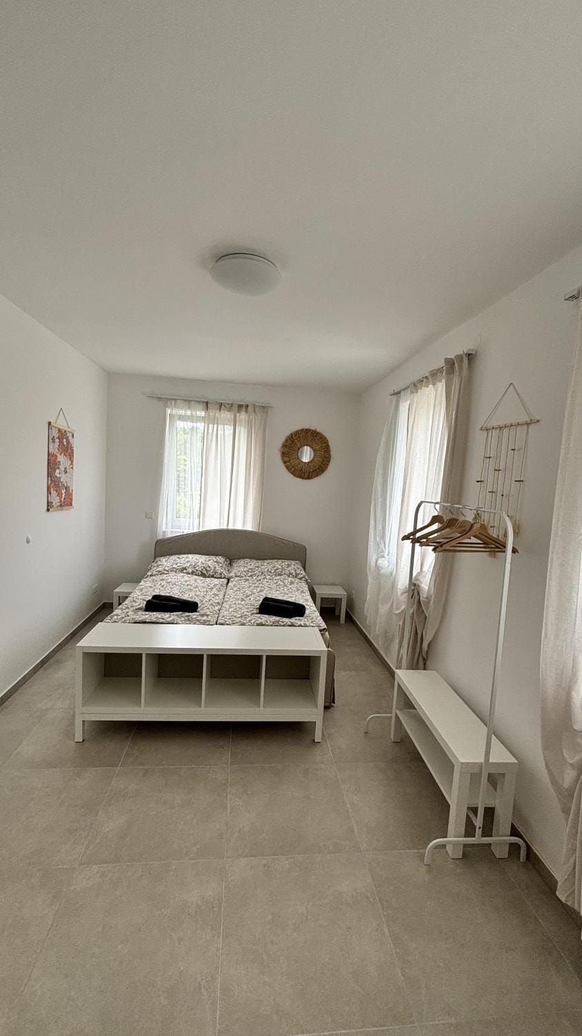 Bed, Photo of the whole room, Bedroom, towels