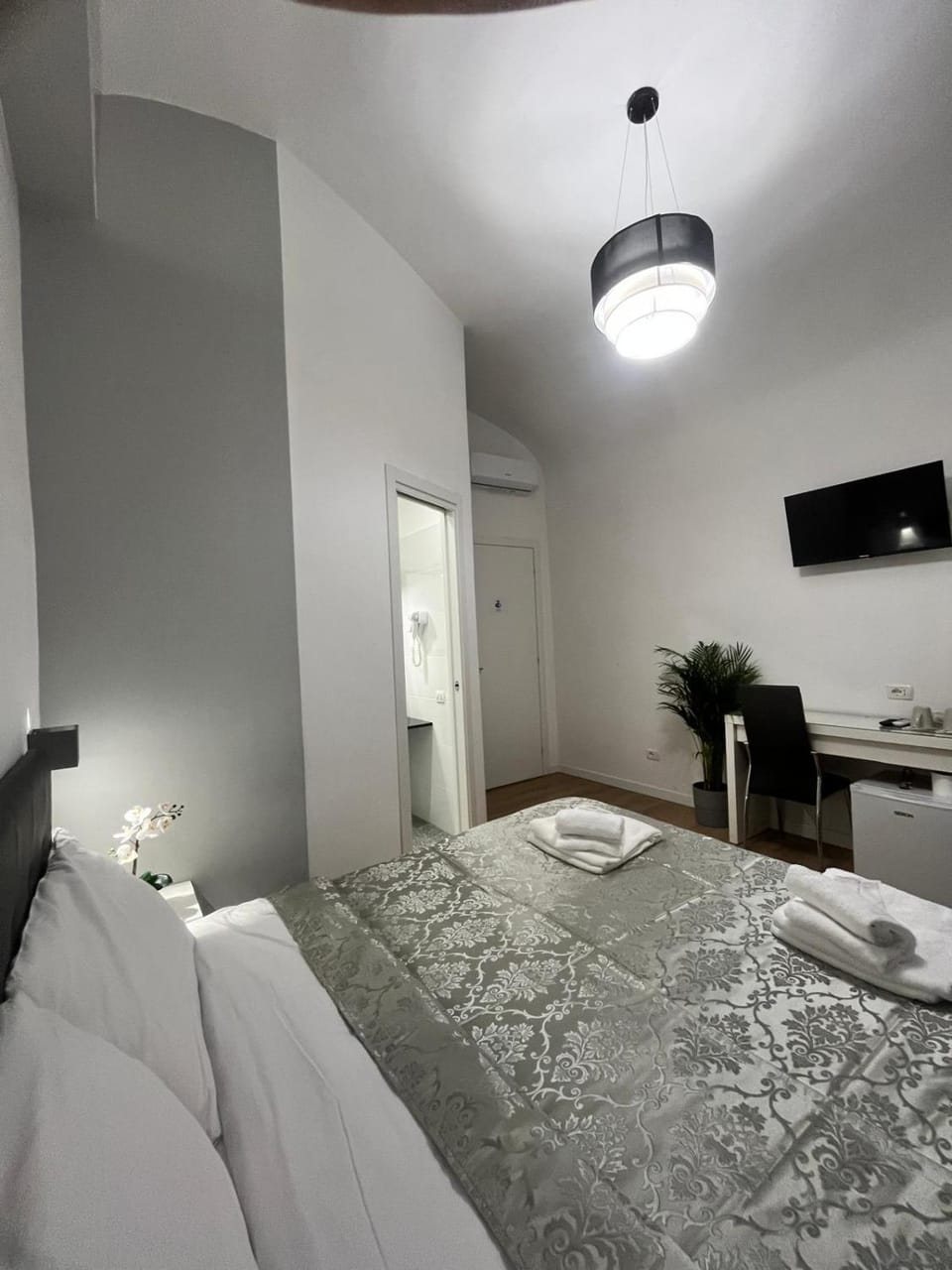 Rome Holiday Guesthouse Bed and Breakfast in Rome