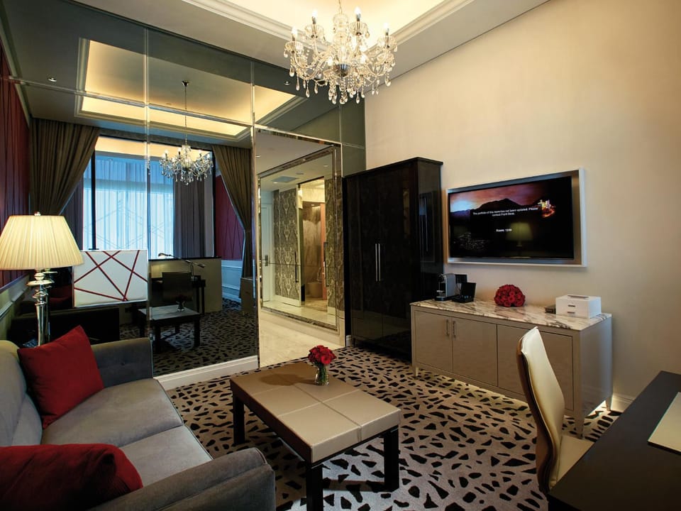 TV and multimedia, Living room, Seating area, Bedroom