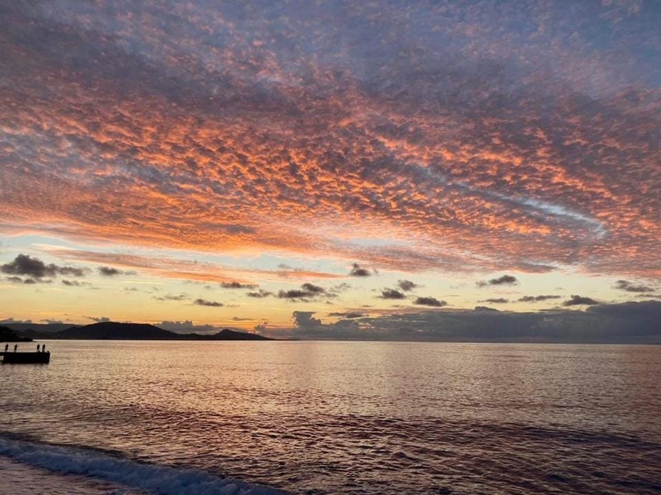 People, Natural landscape, Activities, Beach, Evening entertainment, Evening entertainment, Sea view, Supermarket/grocery shop, Entertainment, Entertainment, Location, Sunrise, Sunset, children, Family, sunbed, laundry