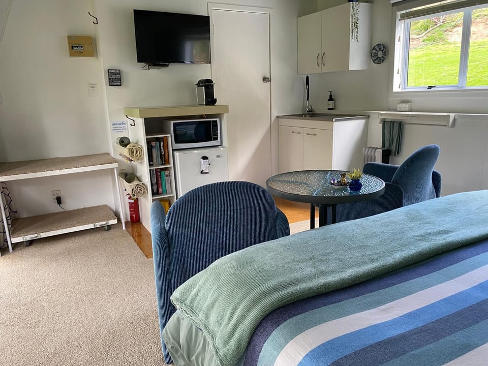 Superb Studio Retreat with Private Secluded Spa, plus Pool & BBQ access House in Whanganui
