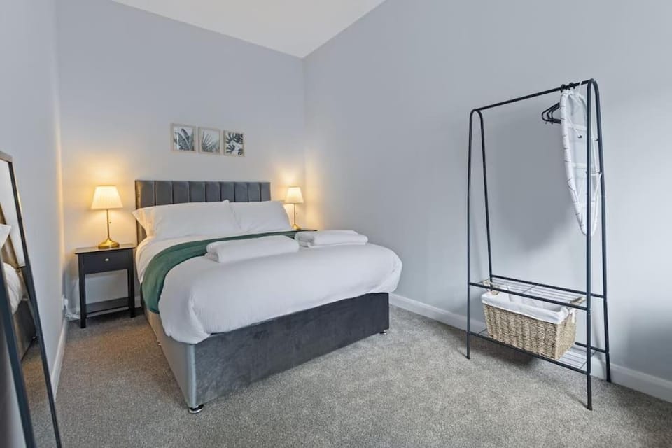 Modern Apartment Off Road Parking Spacious Double Bed Suite 7 Apartment in Nottingham