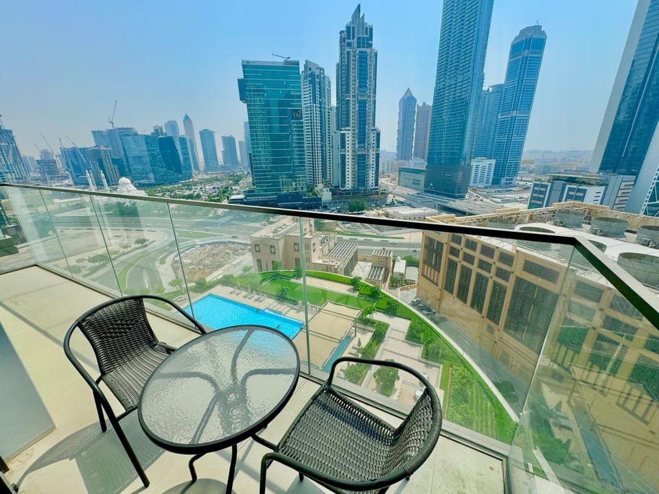 Patio, Nearby landmark, Day, Natural landscape, View (from property/room), Balcony/Terrace, Seating area, City view, Landmark view, Pool view