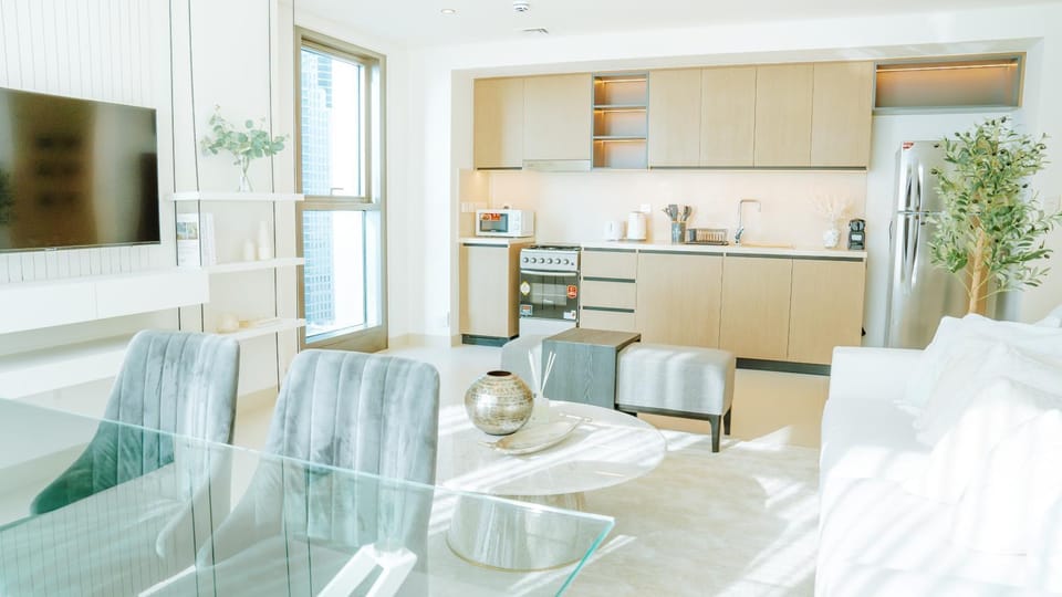 TV and multimedia, Coffee/tea facilities, Kitchen or kitchenette, Living room, Seating area, Dining area, oven, stove, toaster, air conditioner, air conditioner