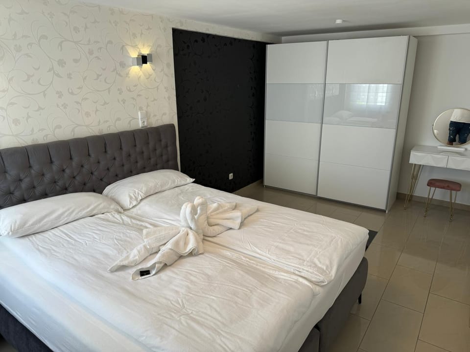 Bed, Photo of the whole room, Bedroom, towels, wardrobe