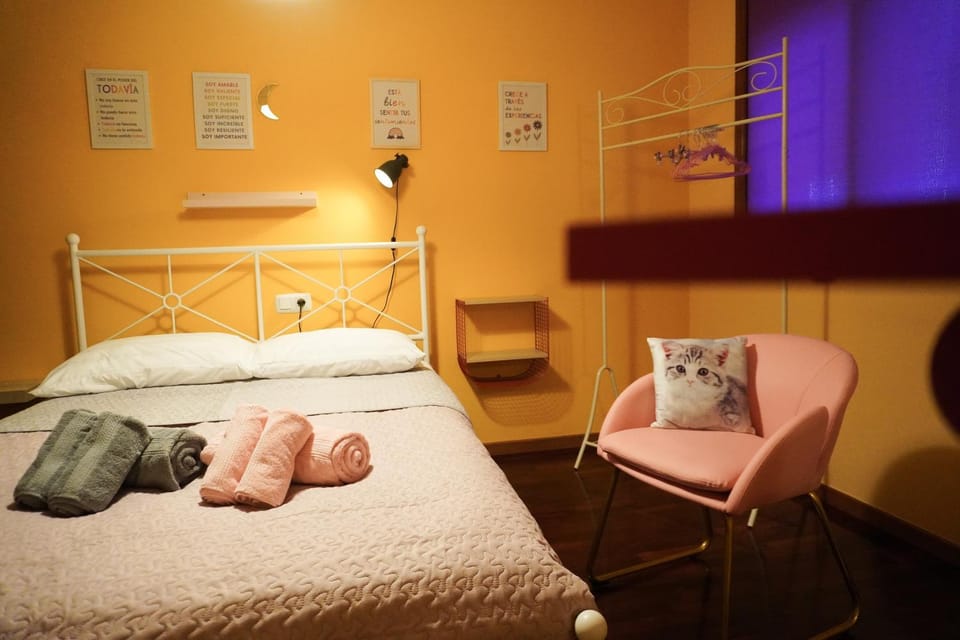 Decorative detail, Bedroom, towels