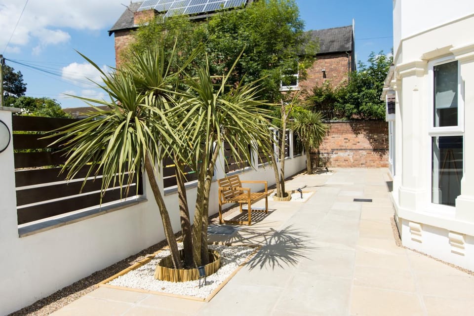 Modern Apartment Spacious Double Bed Off Road Parking Suite 8 Apartment in Nottingham