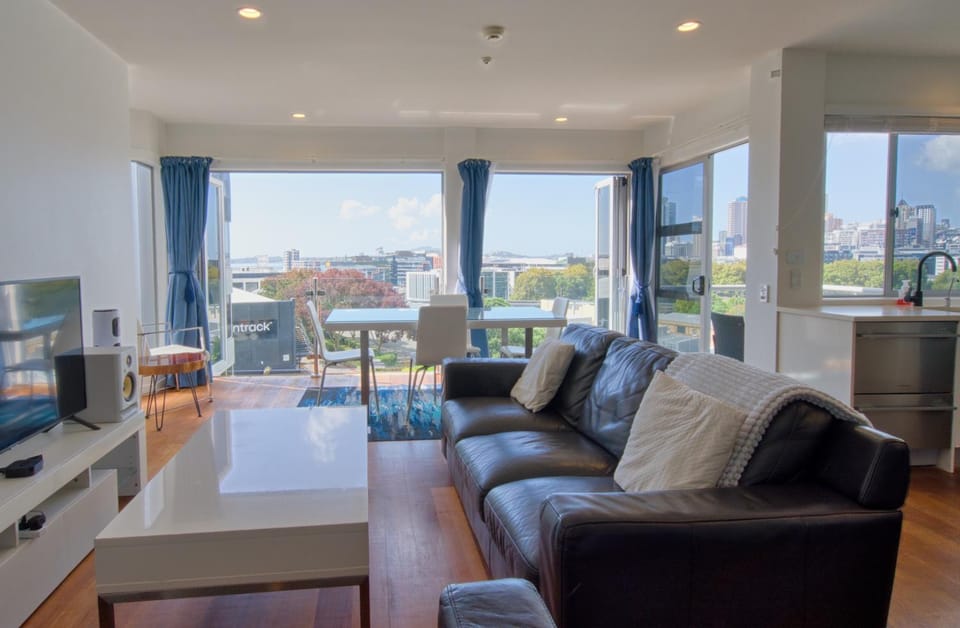 3 Bedroom Split Level 125sqm Sub Penthouse in St Marys Bay Apartment in Auckland